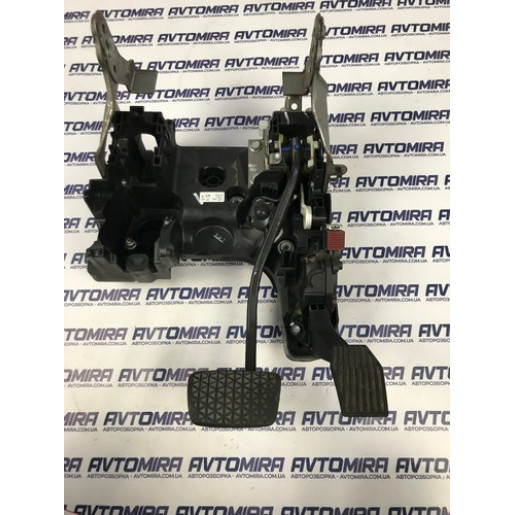 Блок педалей для АКПП AF40 Opel Insignia 2.0 CDTI 2008-2017 13331951
